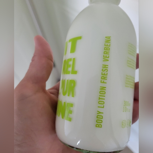 NWOT, Compagnie de Provence, Body Lotion, 10 fl oz, Verbena - Picture 4 of 4